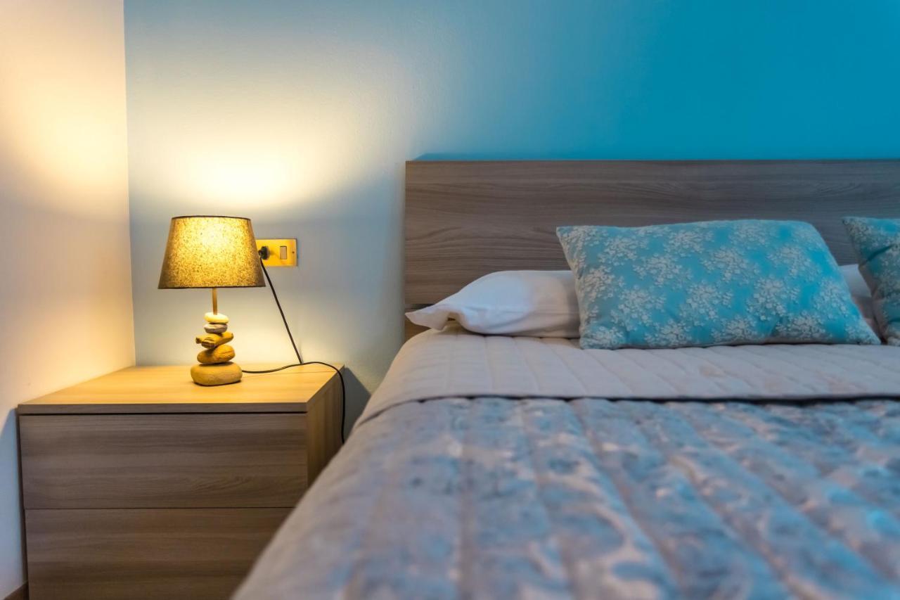 Porto Azzurro Apartment ヴァレンナ エクステリア 写真