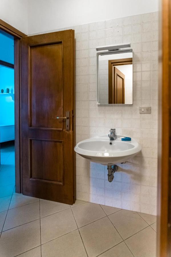 Porto Azzurro Apartment ヴァレンナ エクステリア 写真